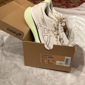 New Women’s Asics Glideride Max